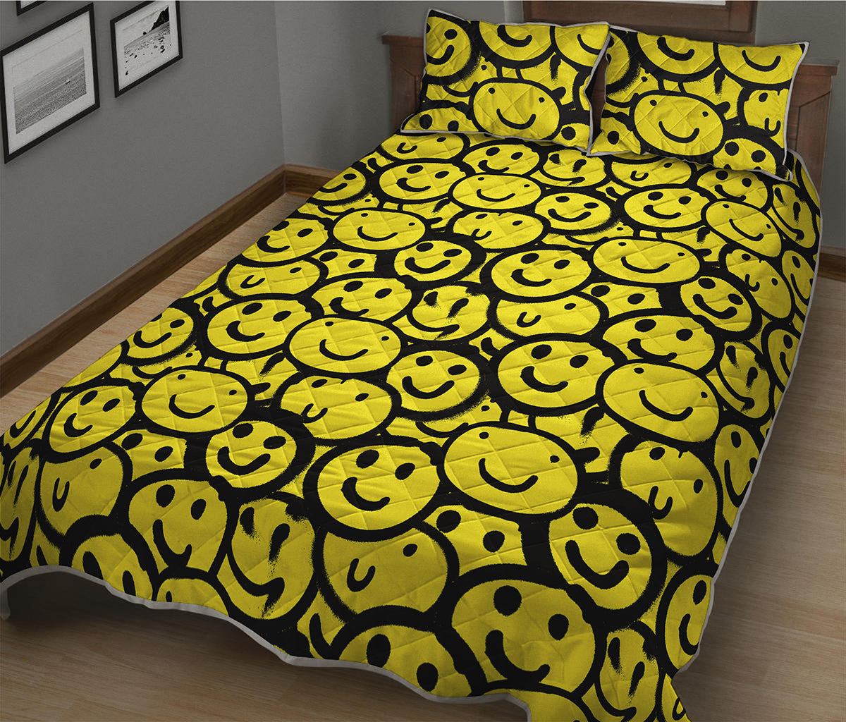Graffiti Happy Emoji Pattern Print Quilt Bed Set