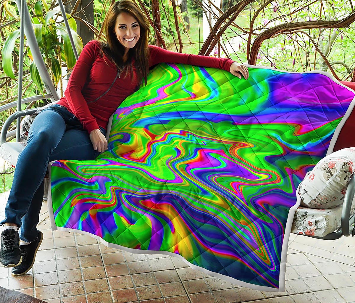 Green Abstract Liquid Trippy Print Quilt