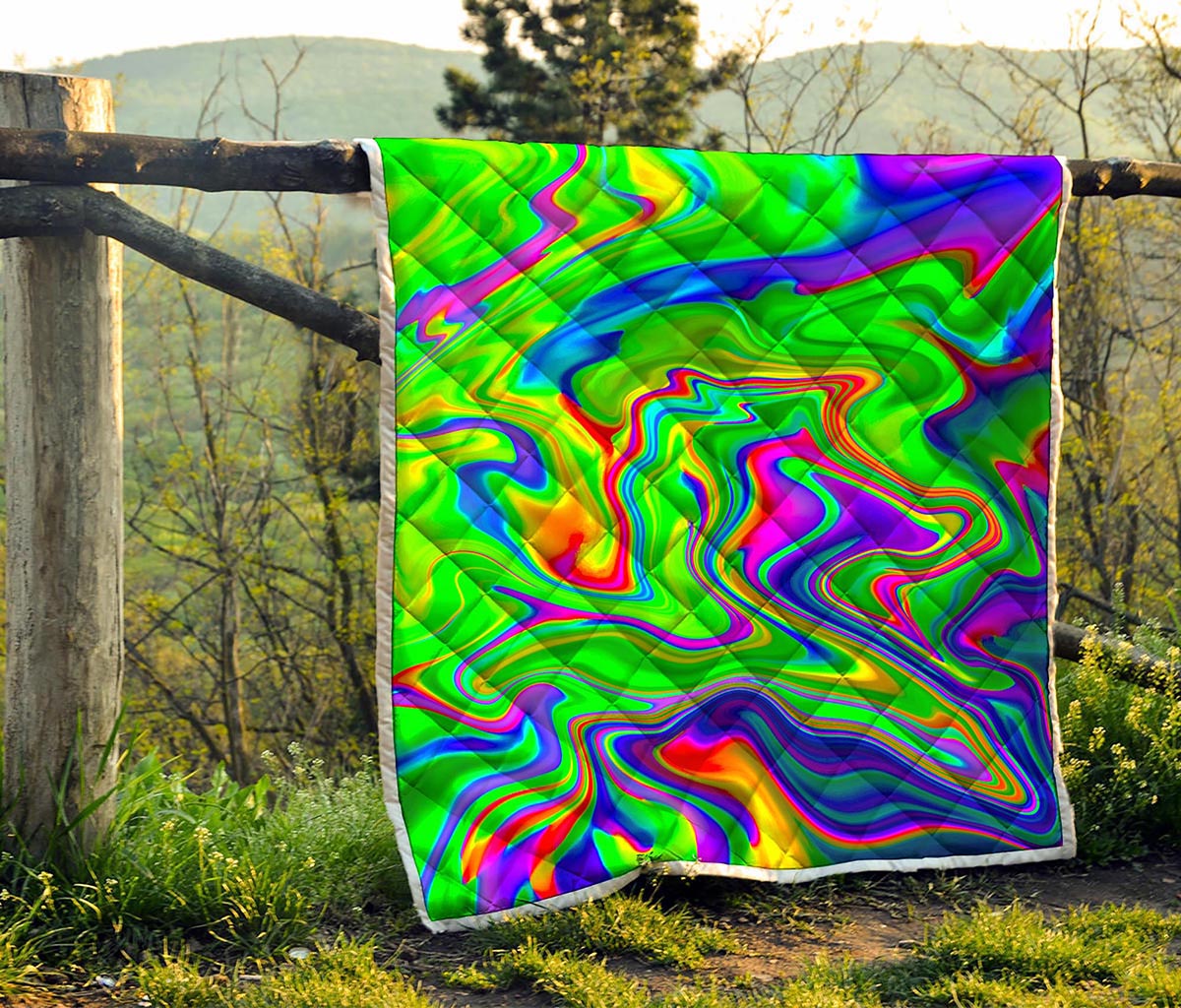 Green Abstract Liquid Trippy Print Quilt