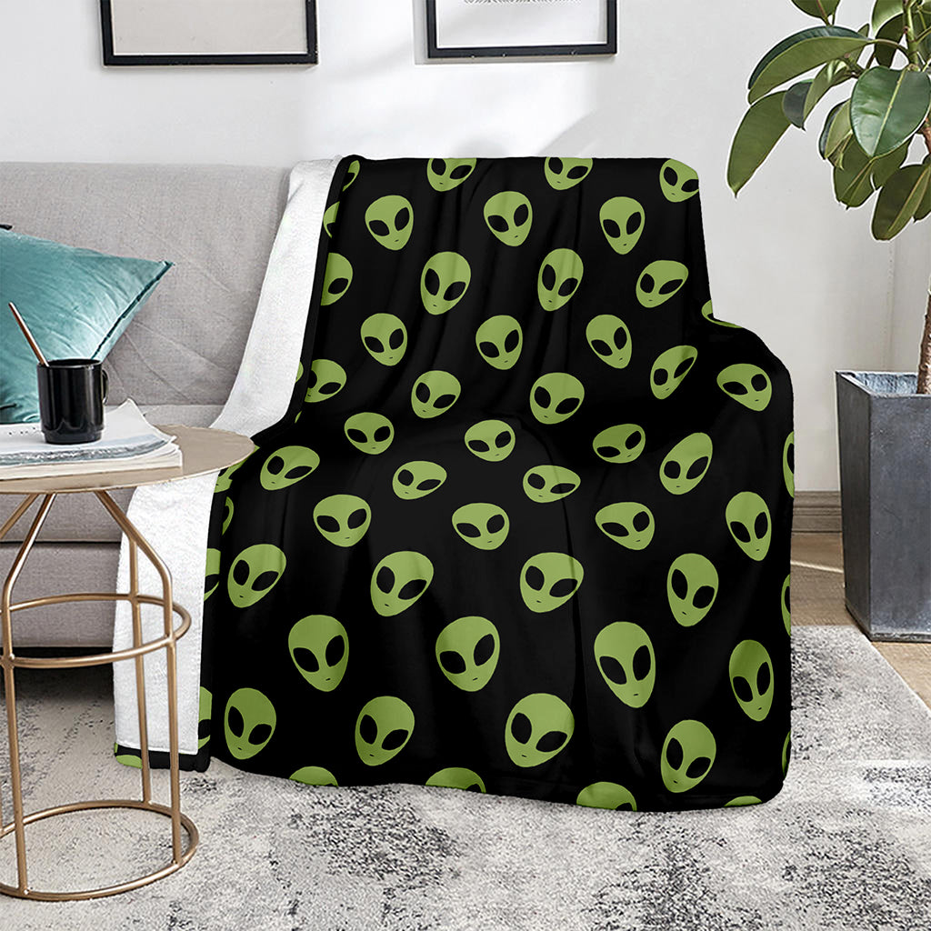 Green Alien Face Pattern Print Blanket