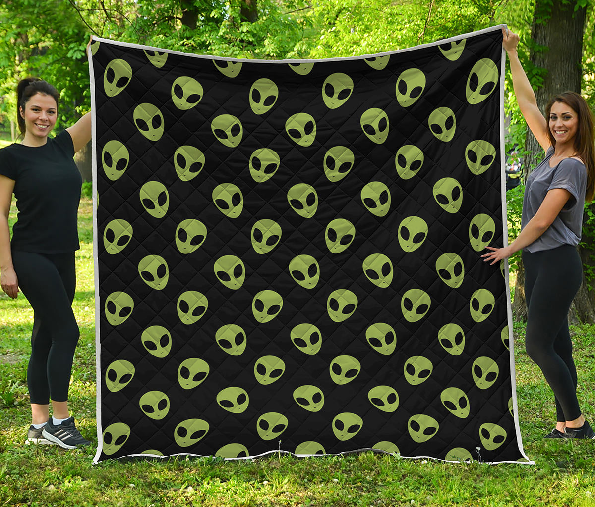 Green Alien Face Pattern Print Quilt