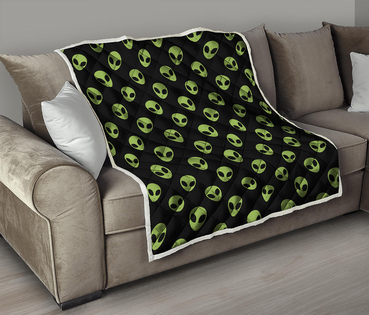 Green Alien Face Pattern Print Quilt