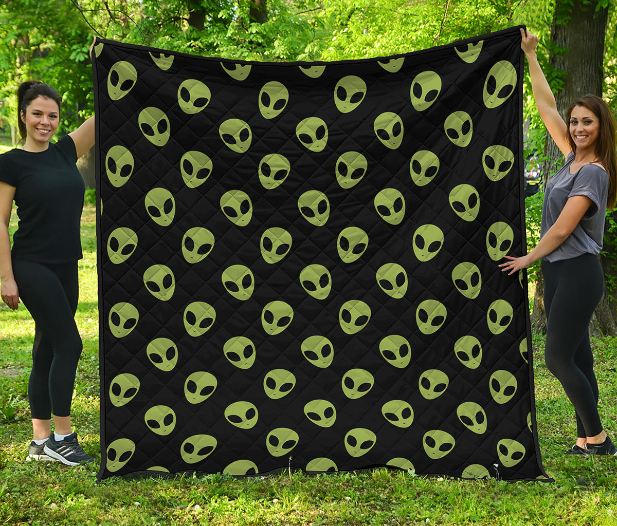 Green Alien Face Pattern Print Quilt
