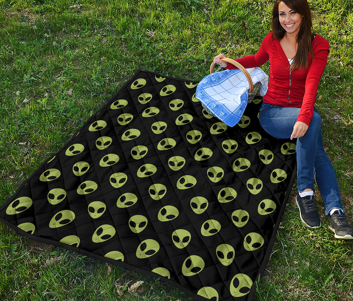 Green Alien Face Pattern Print Quilt
