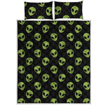Green Alien Face Pattern Print Quilt Bed Set