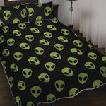 Green Alien Face Pattern Print Quilt Bed Set