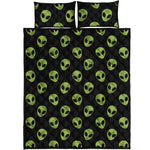Green Alien Face Pattern Print Quilt Bed Set