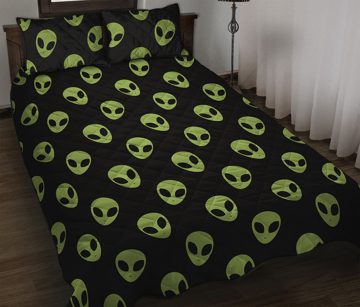 Green Alien Face Pattern Print Quilt Bed Set