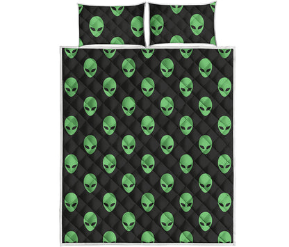 Green Alien Face Print Quilt Bed Set