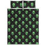 Green Alien Face Print Quilt Bed Set