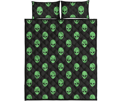 Green Alien Face Print Quilt Bed Set