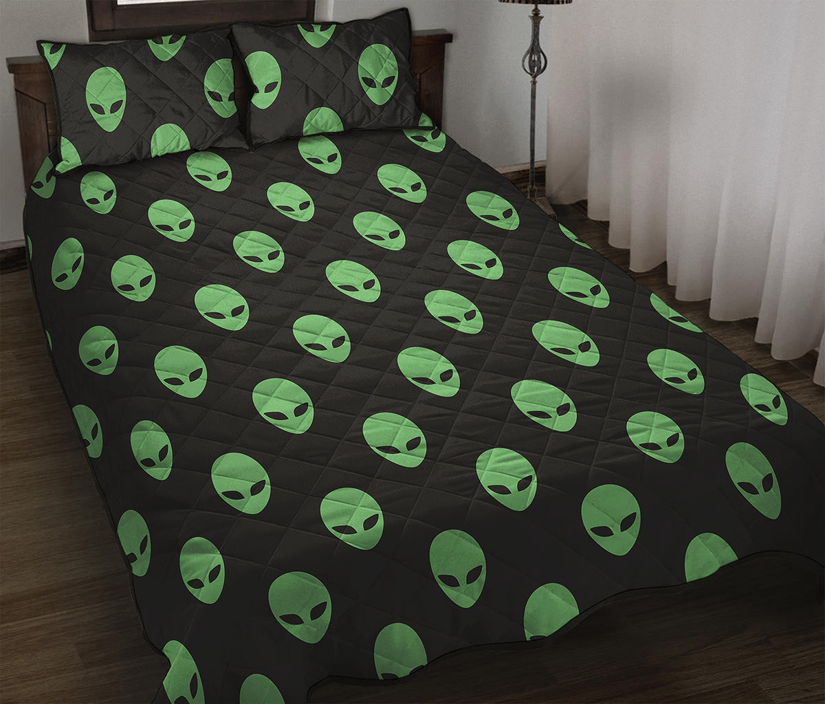 Green Alien Face Print Quilt Bed Set