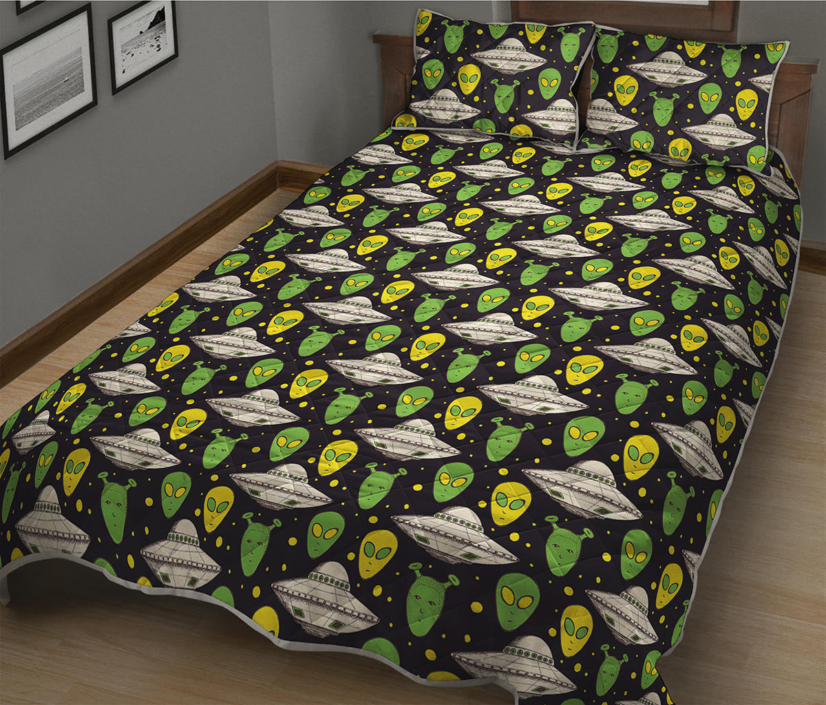 Green Alien UFO Space Print Quilt Bed Set