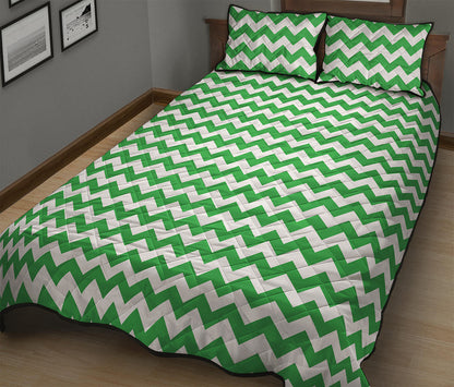 Green And White Chevron Pattern Print Quilt Bed Set