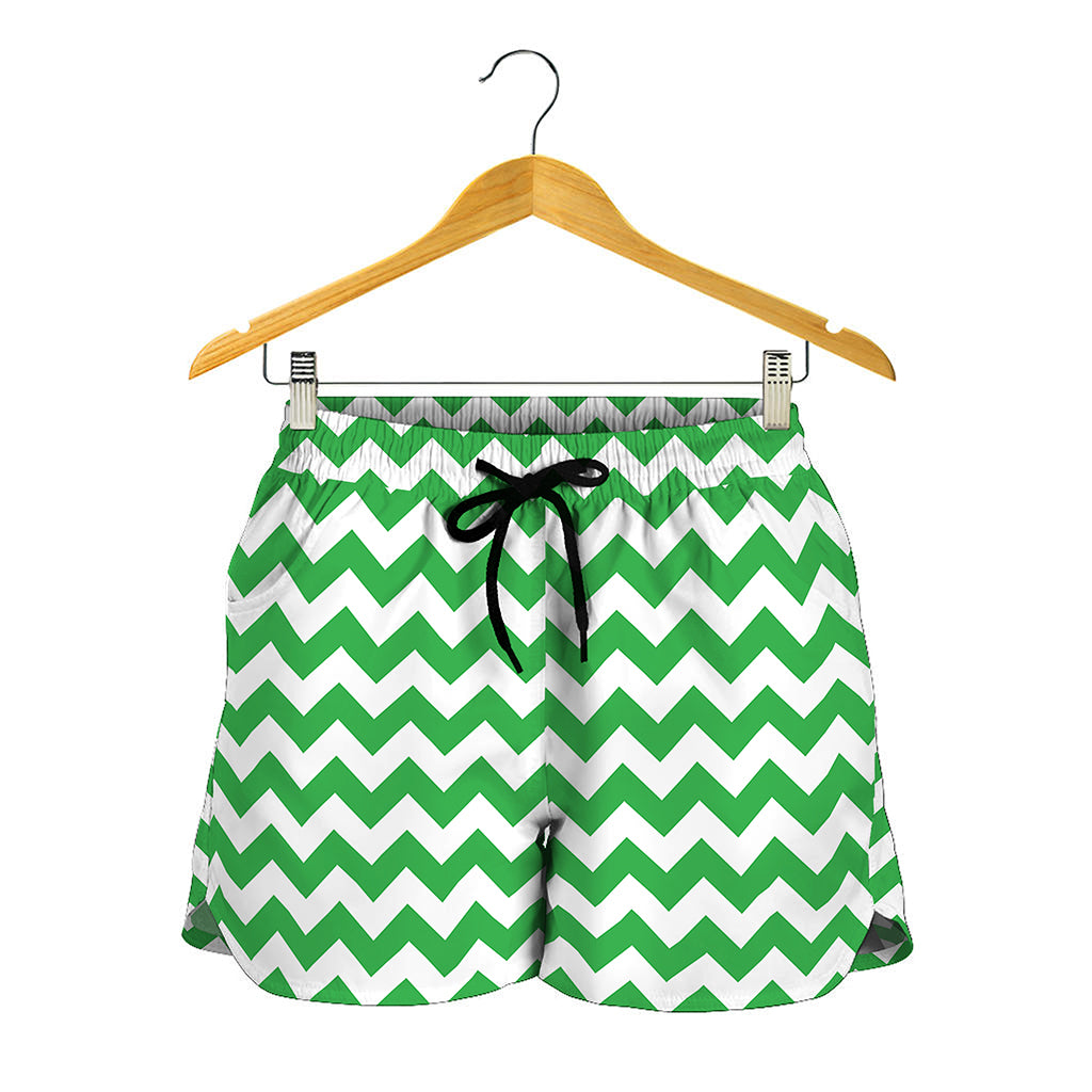 Green And White Chevron Pattern Print Women's Shorts