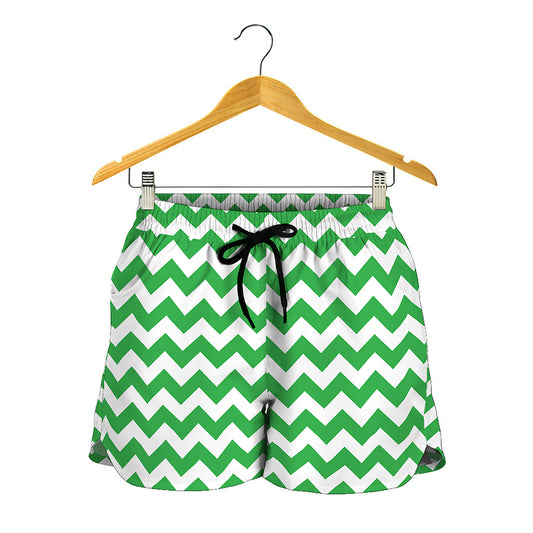 Green And White Chevron Pattern Print Women's Shorts