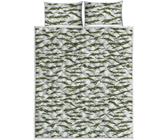 Green And White Tiger Stripe Camo Print Quilt Bed Set
