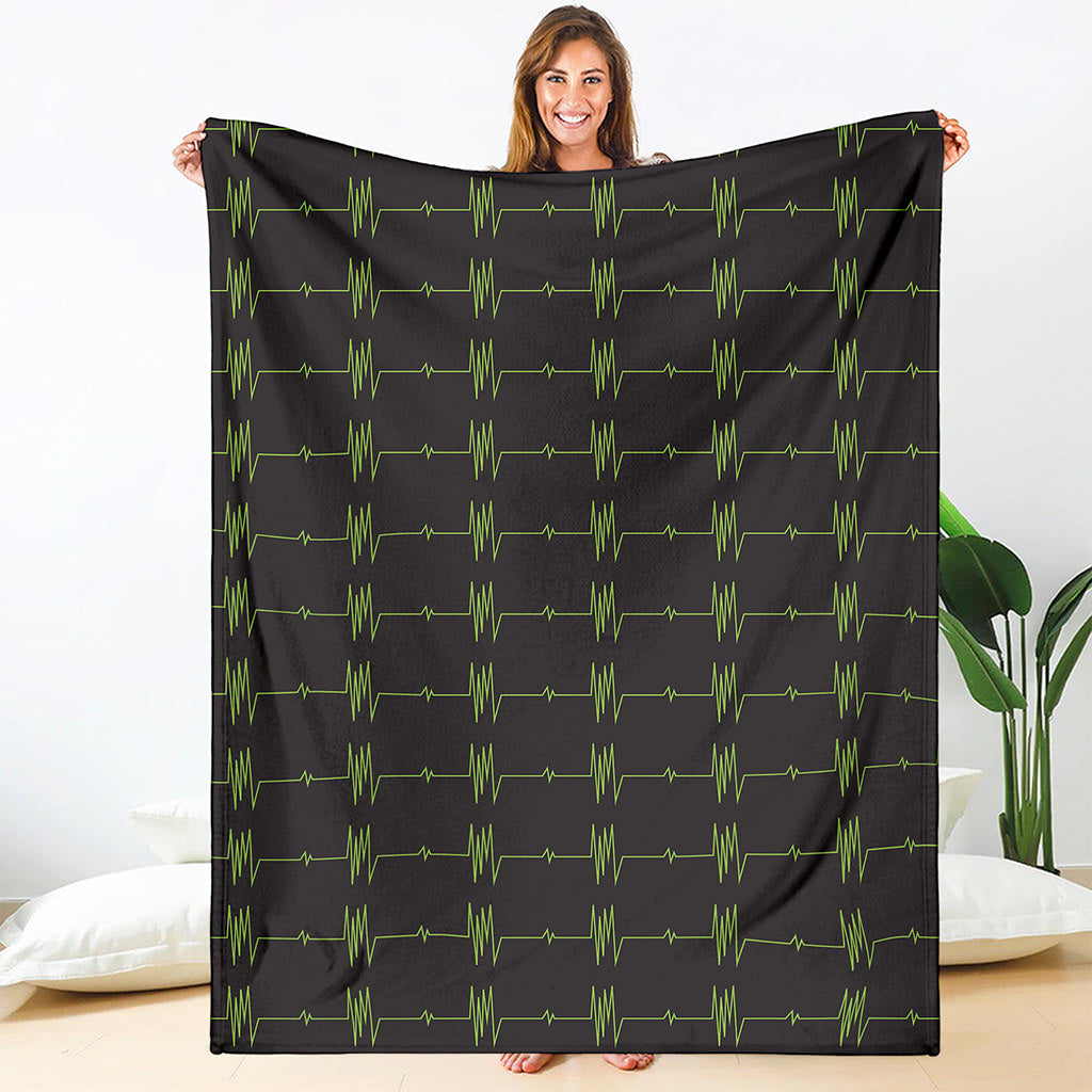 Green Heartbeat Pattern Print Blanket