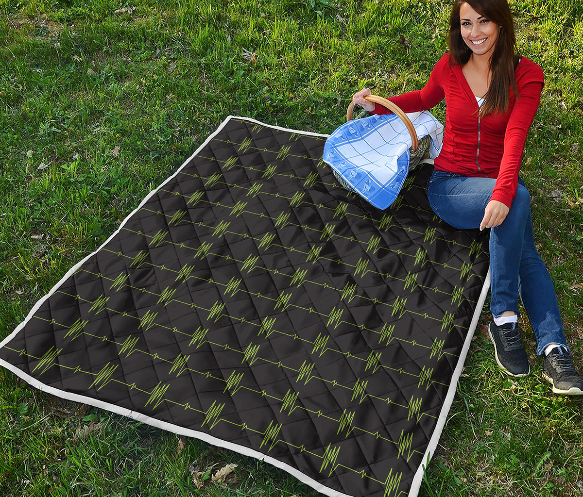 Green Heartbeat Pattern Print Quilt