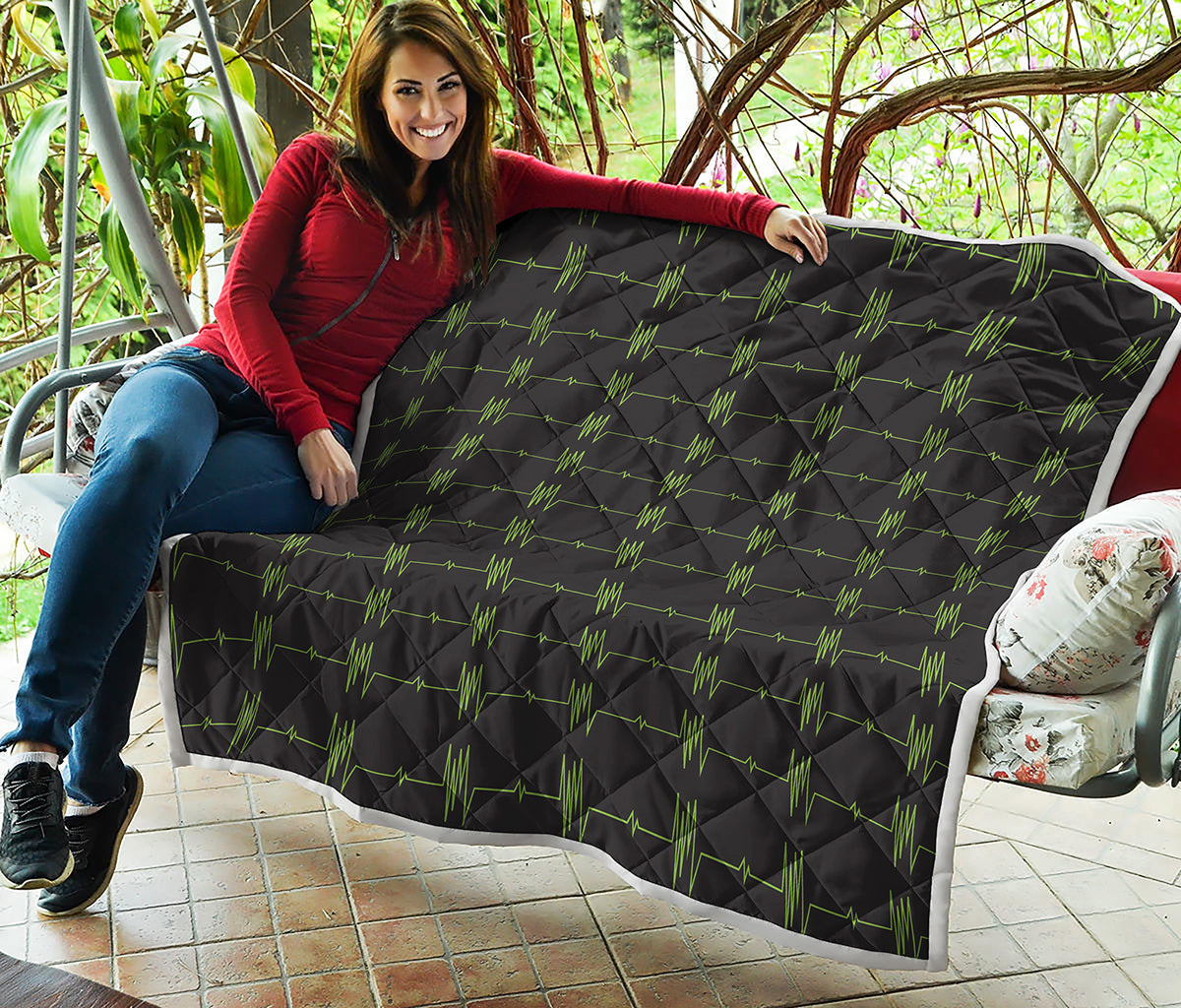 Green Heartbeat Pattern Print Quilt