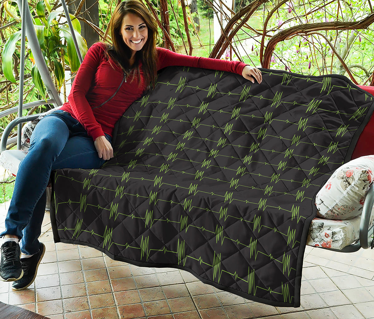 Green Heartbeat Pattern Print Quilt