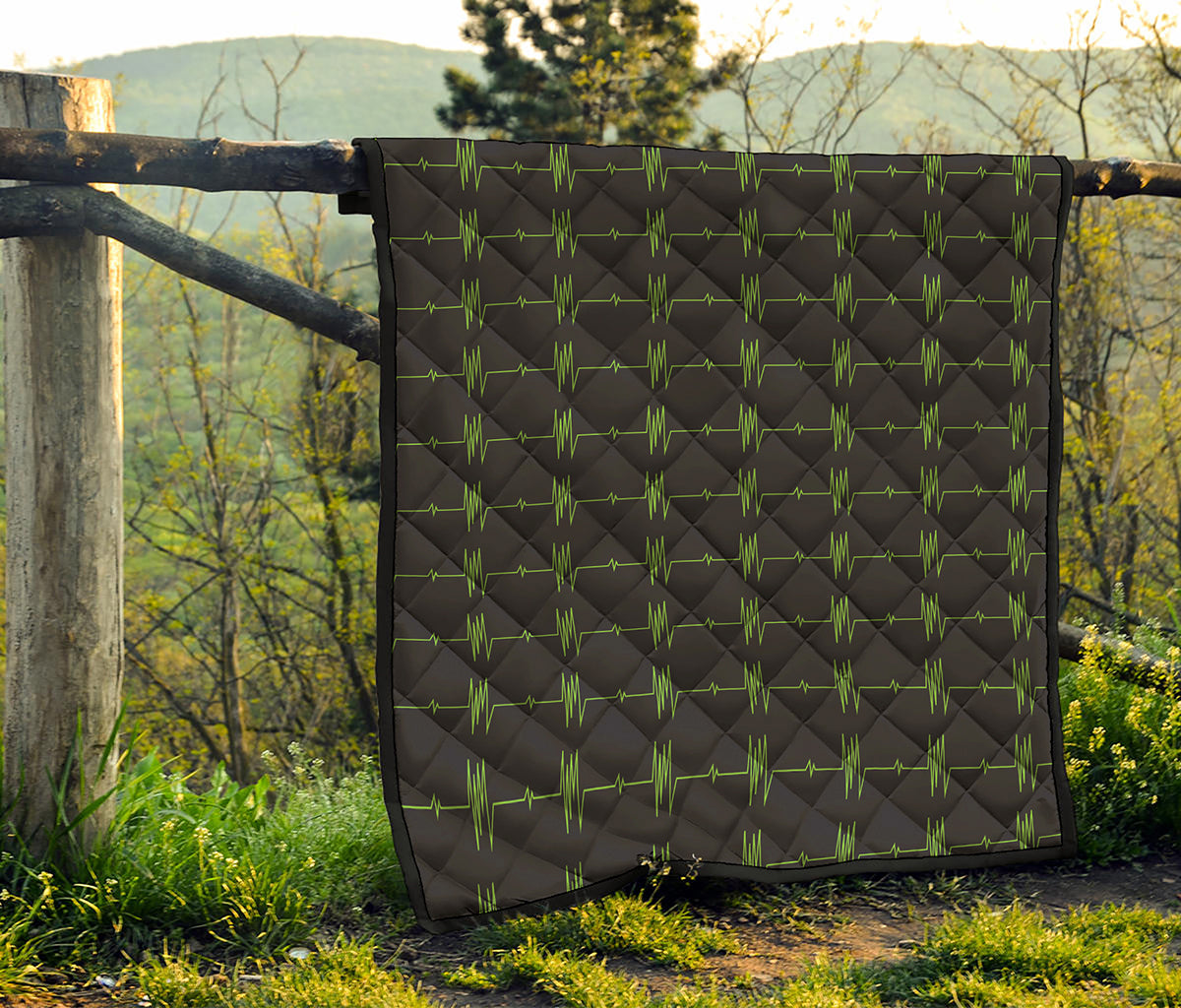 Green Heartbeat Pattern Print Quilt