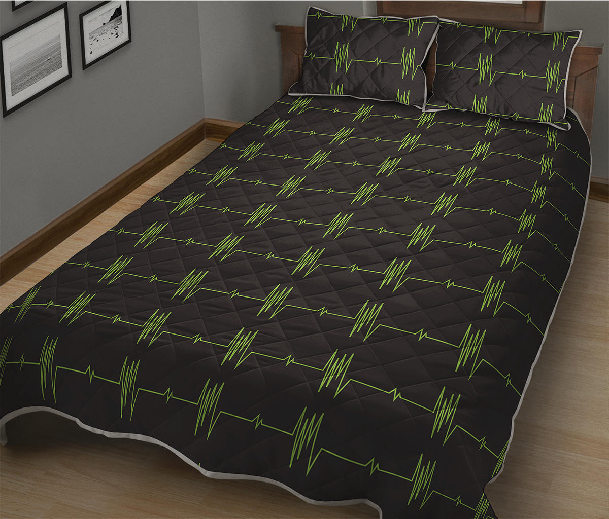 Green Heartbeat Pattern Print Quilt Bed Set