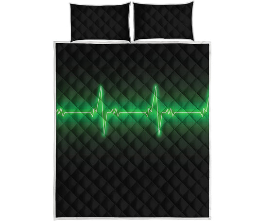 Green Heartbeat Print Quilt Bed Set