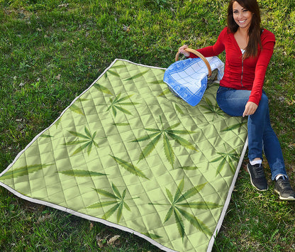 Green Hemp Leaves Pattern Print Quilt