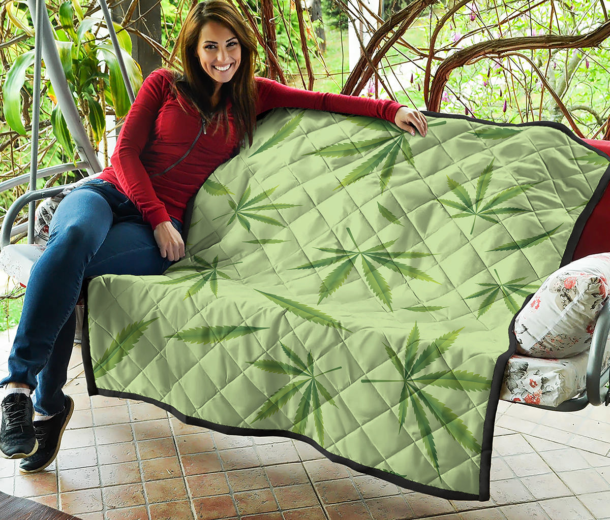 Green Hemp Leaves Pattern Print Quilt