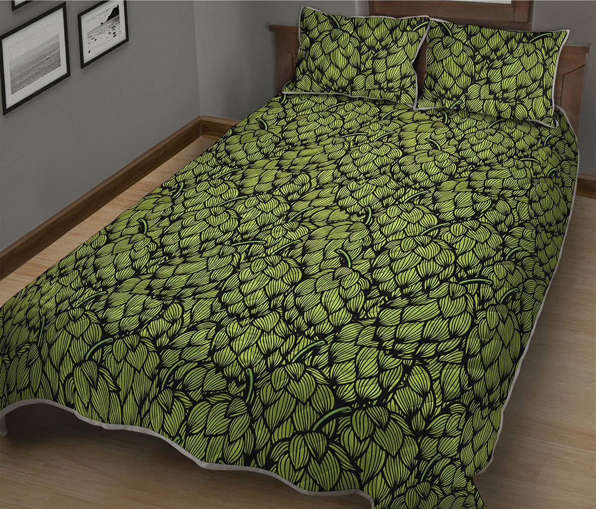 Green Hop Cone Pattern Print Quilt Bed Set