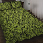 Green Hop Cone Pattern Print Quilt Bed Set