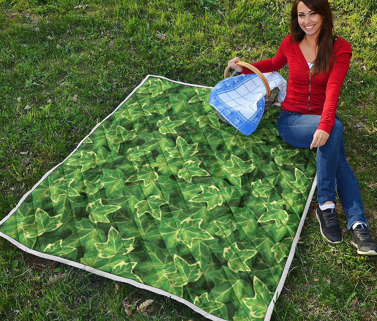 Green Ivy Leaf Pattern Print Quilt