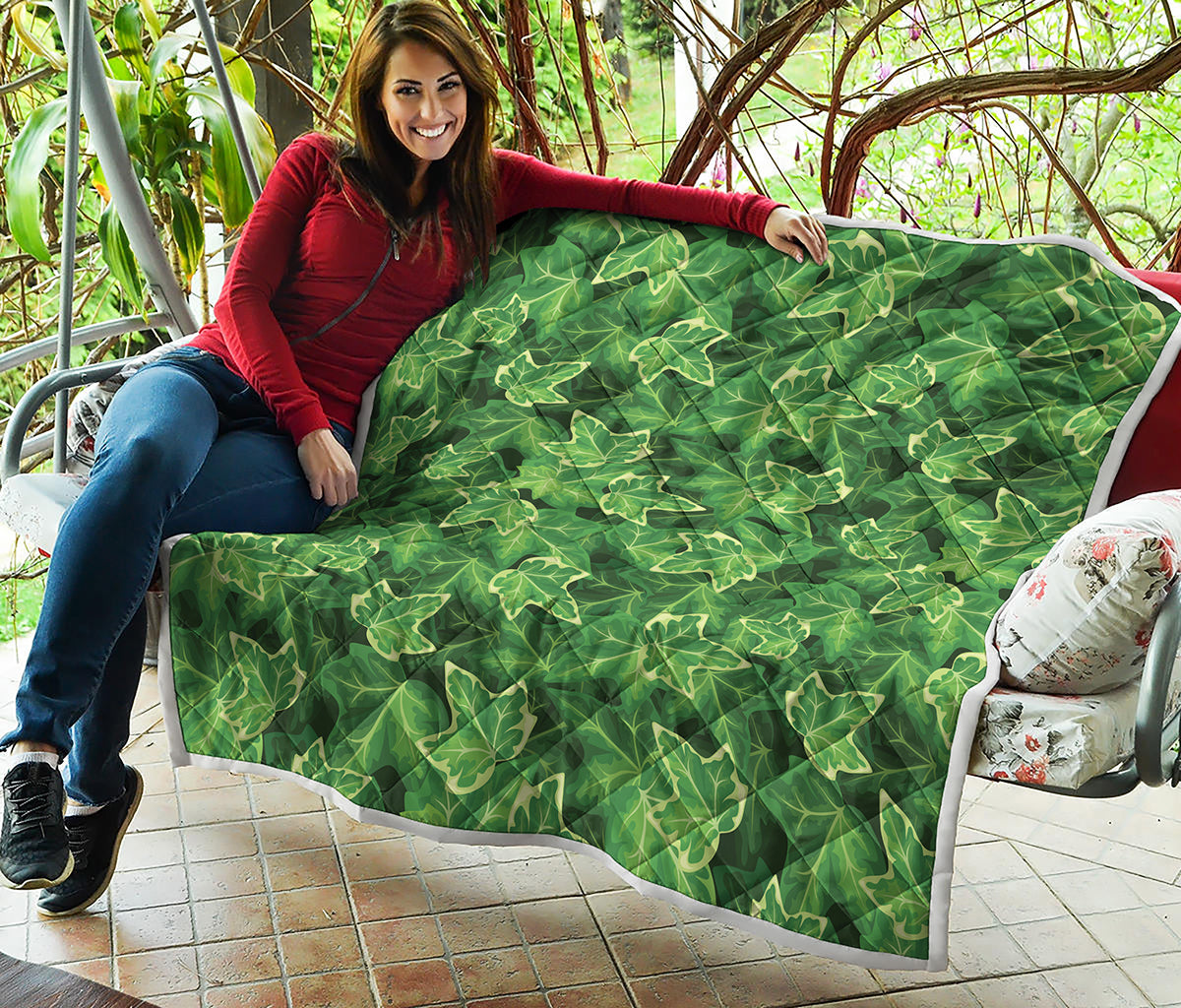 Green Ivy Leaf Pattern Print Quilt