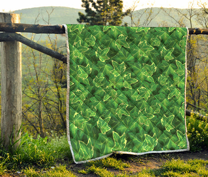 Green Ivy Leaf Pattern Print Quilt
