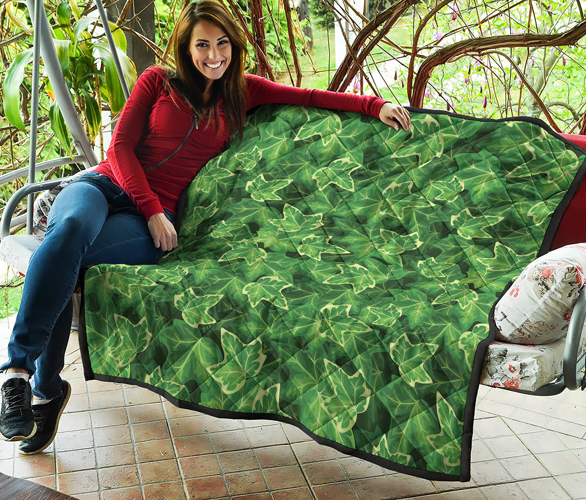 Green Ivy Leaf Pattern Print Quilt