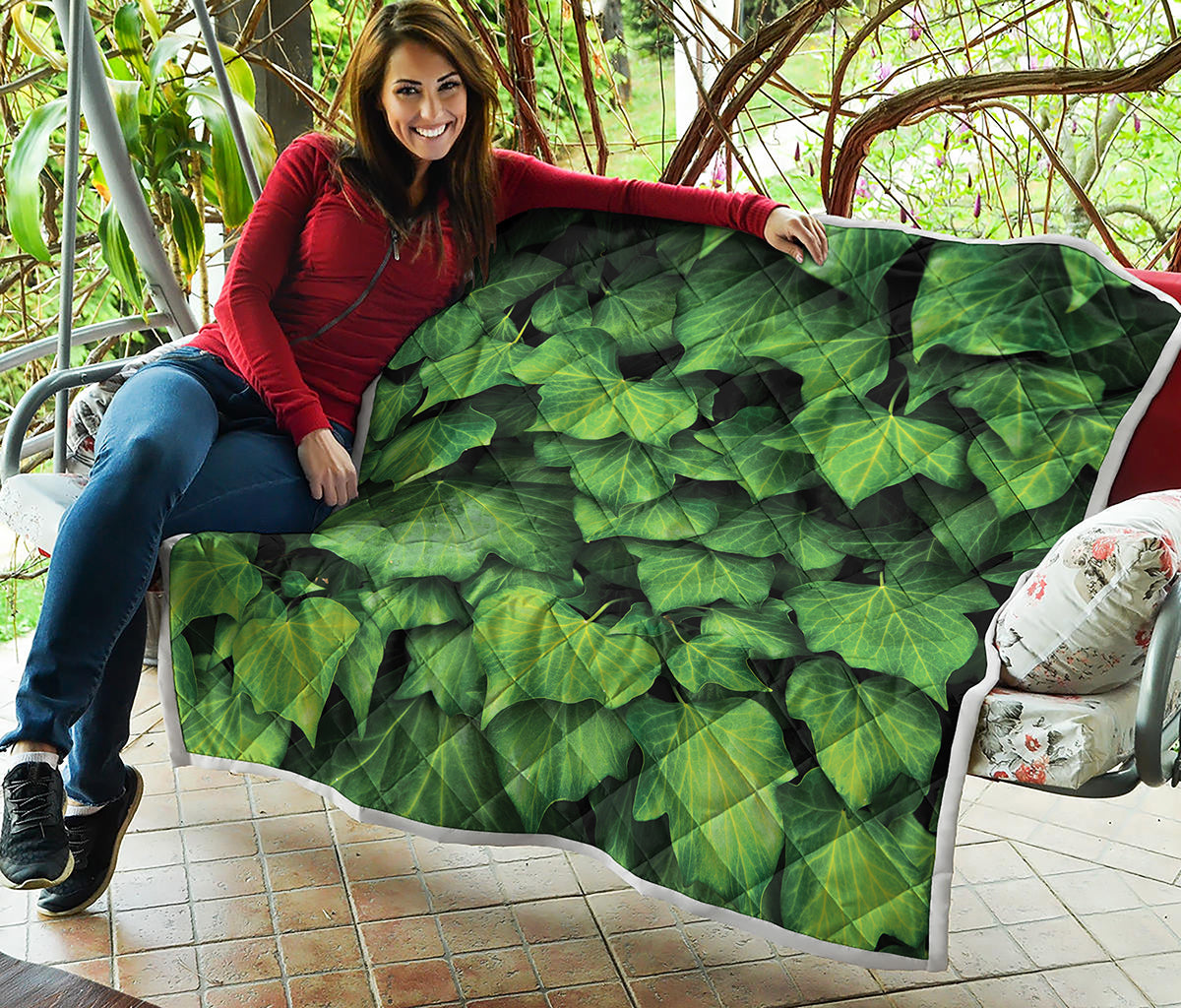 Green Ivy Leaf Print Quilt