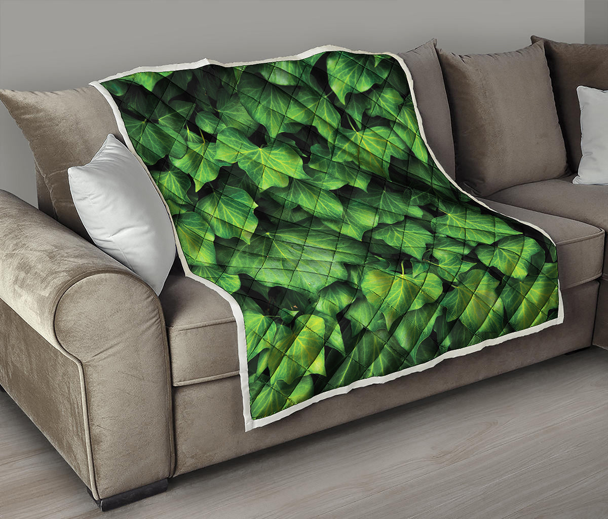 Green Ivy Leaf Print Quilt