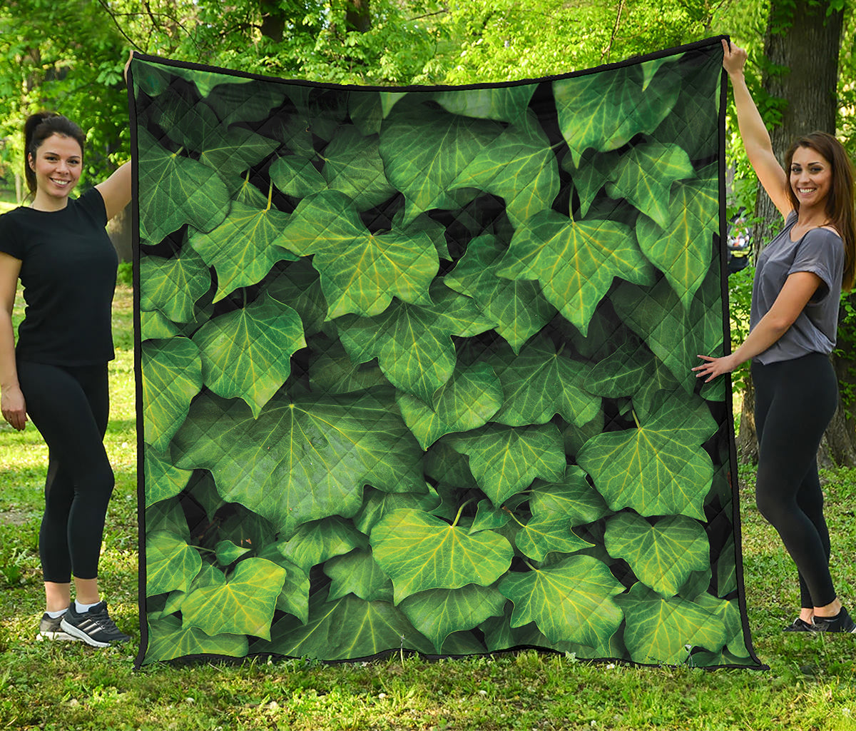 Green Ivy Leaf Print Quilt