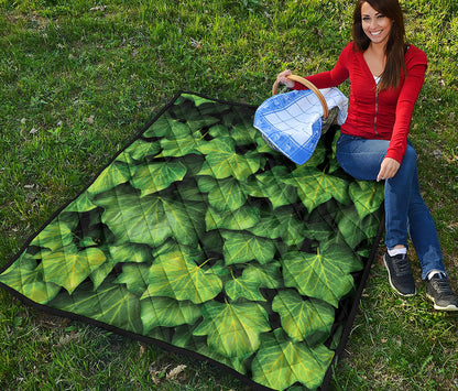 Green Ivy Leaf Print Quilt