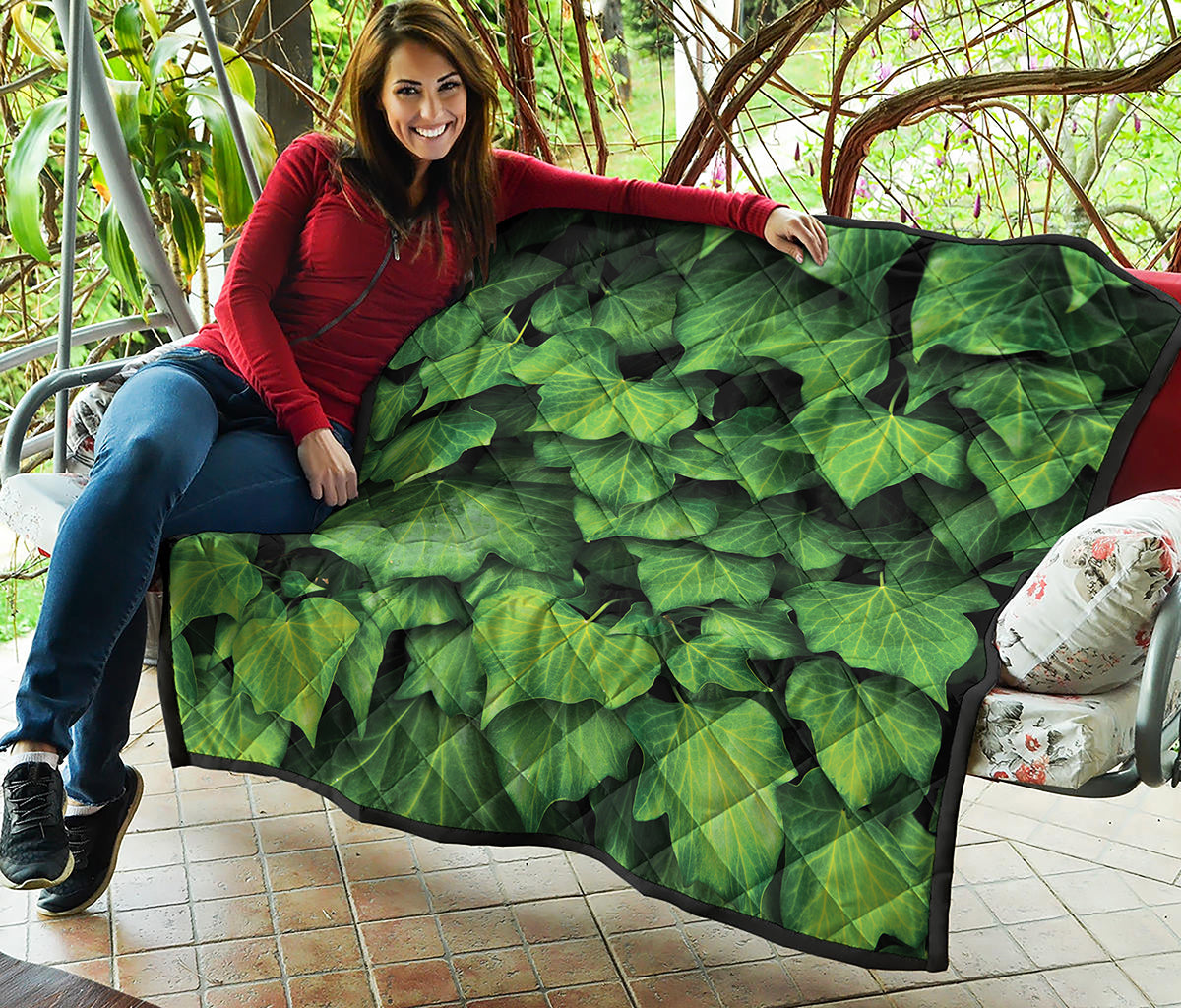 Green Ivy Leaf Print Quilt