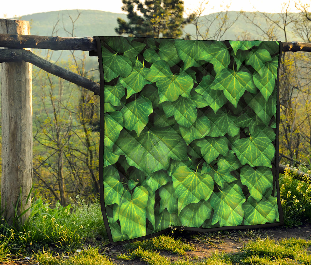 Green Ivy Leaf Print Quilt