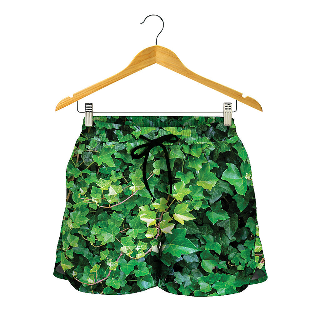 Green Ivy Wall Print Women's Shorts