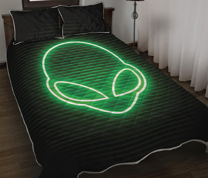 Green Light Alien Print Quilt Bed Set
