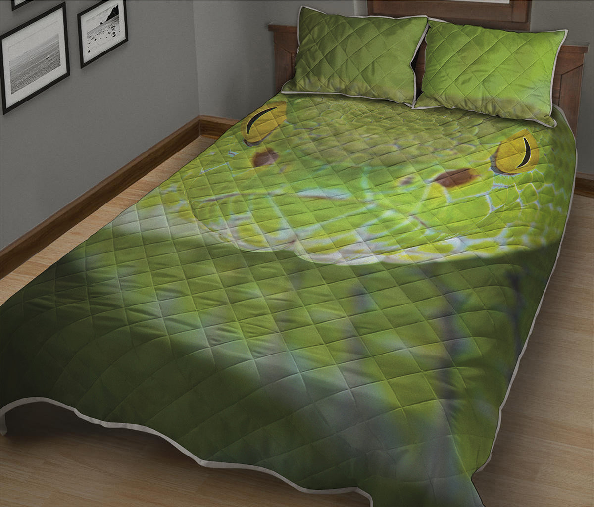 Green Pit Viper Print Quilt Bed Set