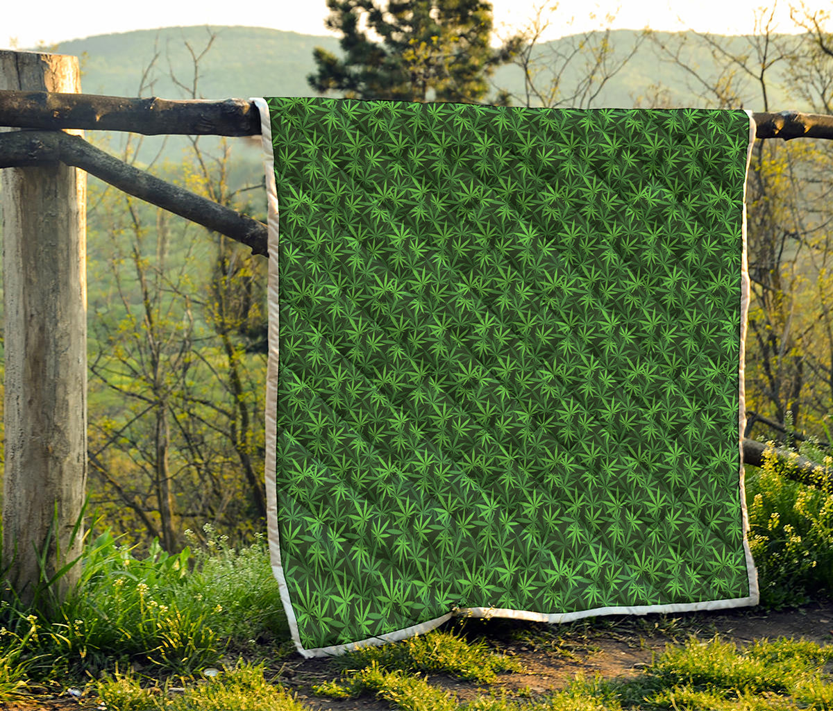 Green Pot Leaf Pattern Print Quilt