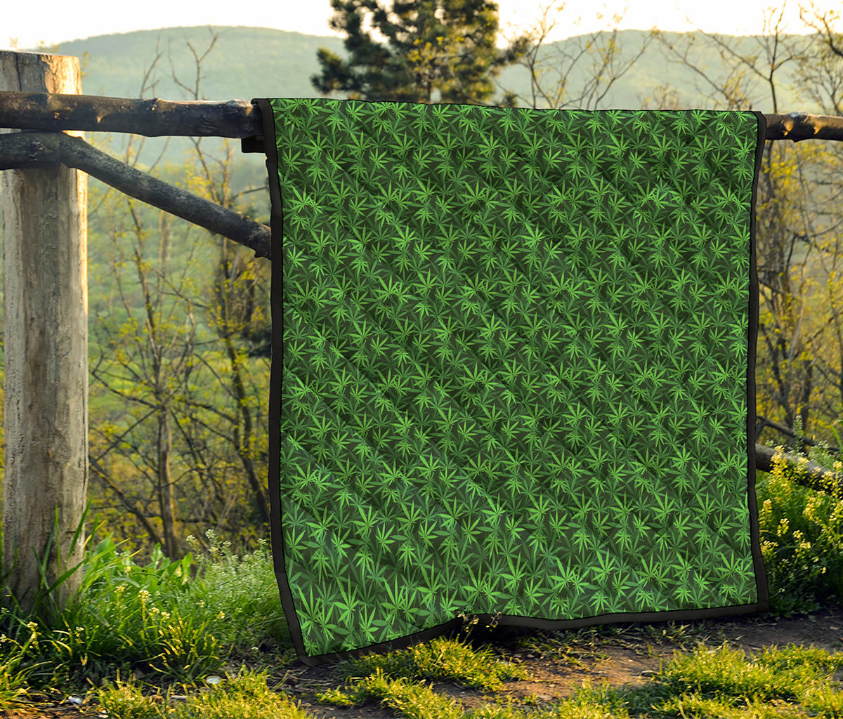 Green Pot Leaf Pattern Print Quilt