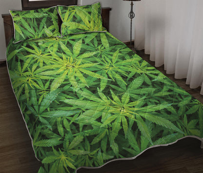 Green Pot Leaf Print Quilt Bed Set