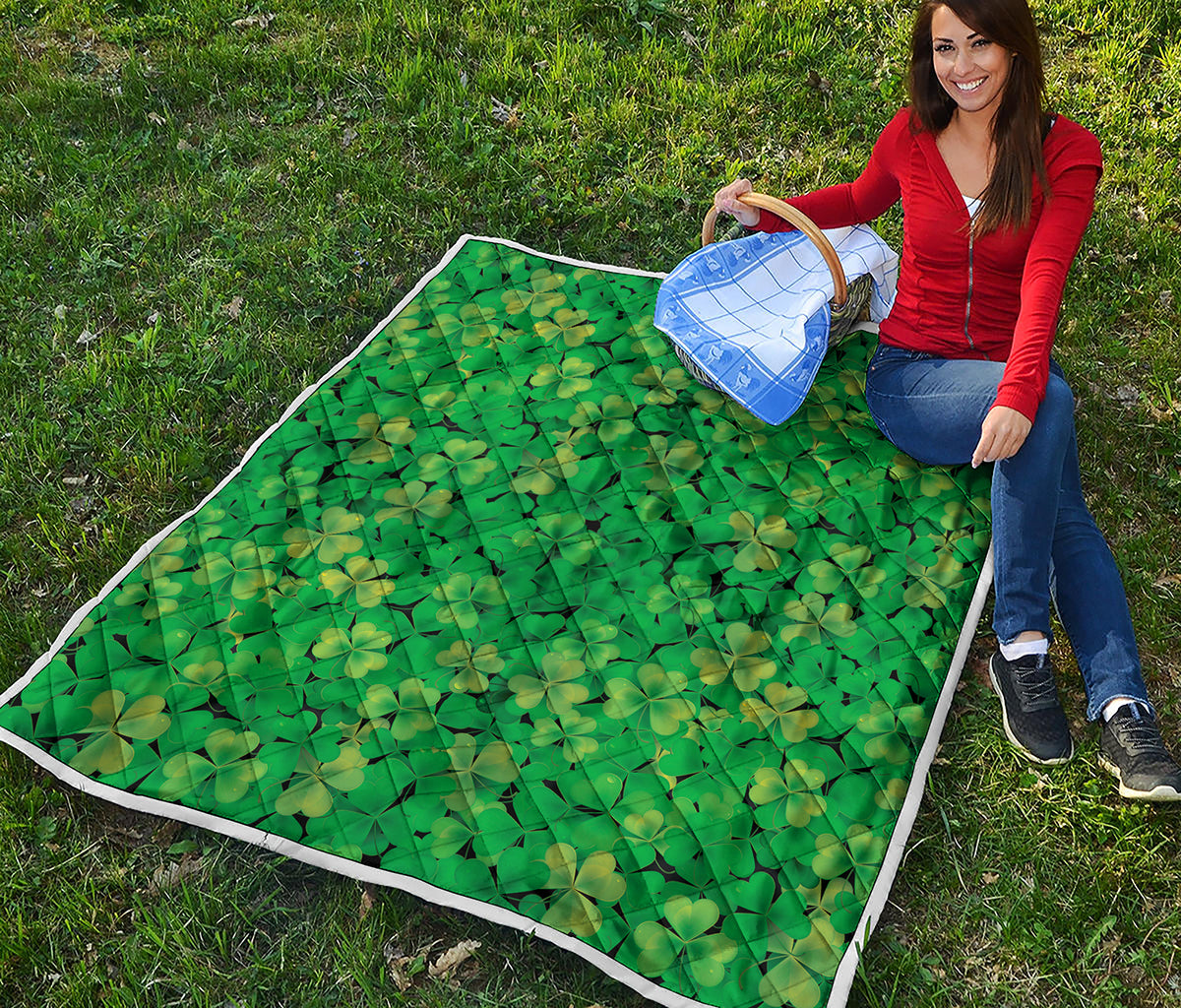 Green Shamrock Leaf Pattern Print Quilt