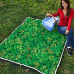 Green Shamrock Leaf Pattern Print Quilt